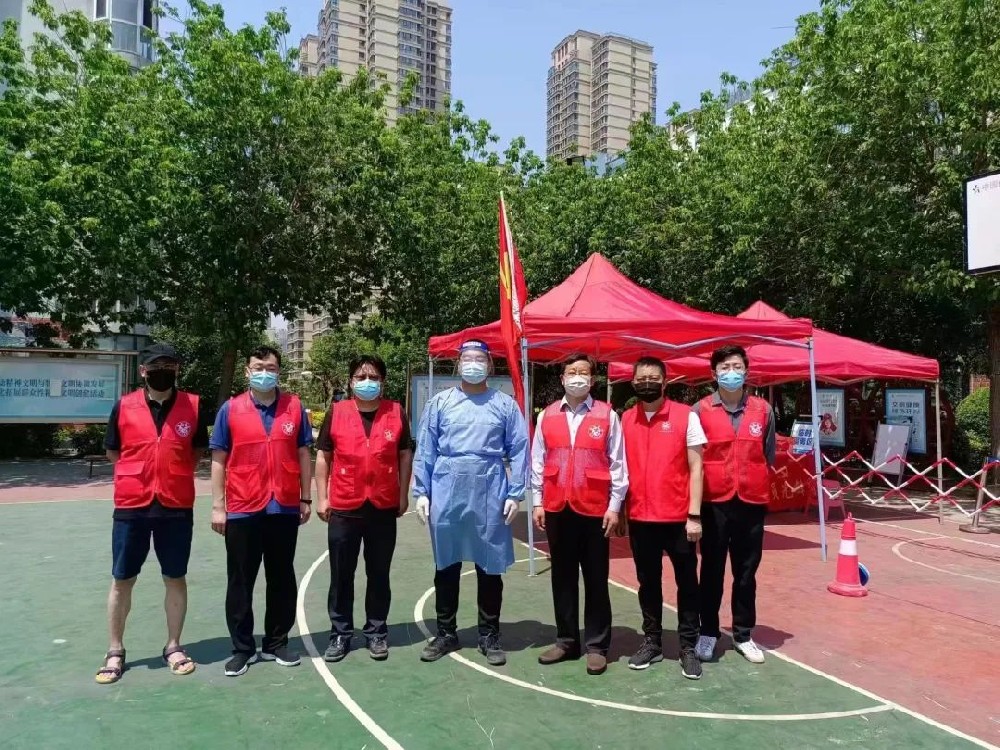 【黨建園地】服務(wù)核酸檢測，爭當(dāng)防疫先鋒│鄭投產(chǎn)業(yè)園黨員志愿者積極參與社區(qū)疫情防控志愿服務(wù)活動