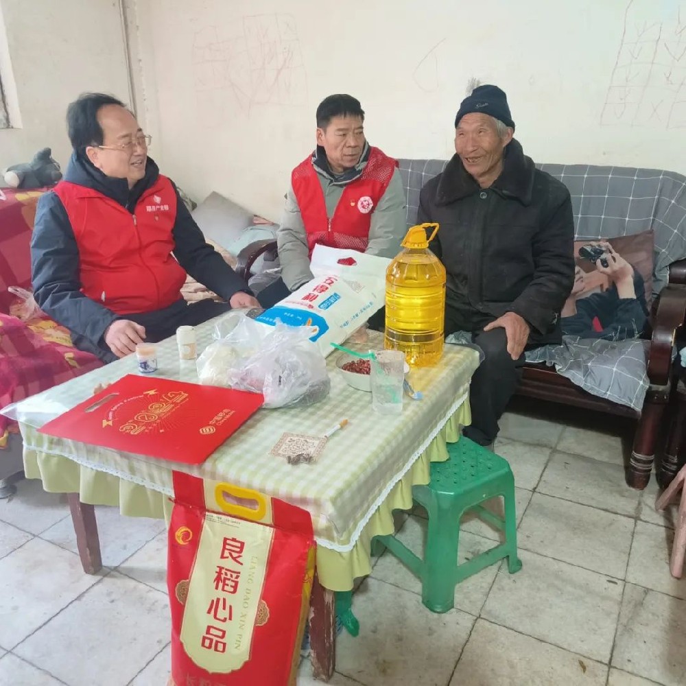 【精神文明建設(shè)】龍行龘龘迎新春，歲寒情深暖人心│鄭投產(chǎn)業(yè)園公司開(kāi)展“我們的節(jié)日?春節(jié)”送溫暖活動(dòng)