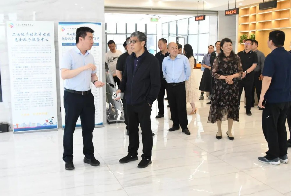 鄭州市政務(wù)服務(wù)辦公室一行蒞臨鄭投科技創(chuàng)新園調(diào)研二七經(jīng)濟技術(shù)開發(fā)區(qū)惠企政務(wù)服務(wù)中心