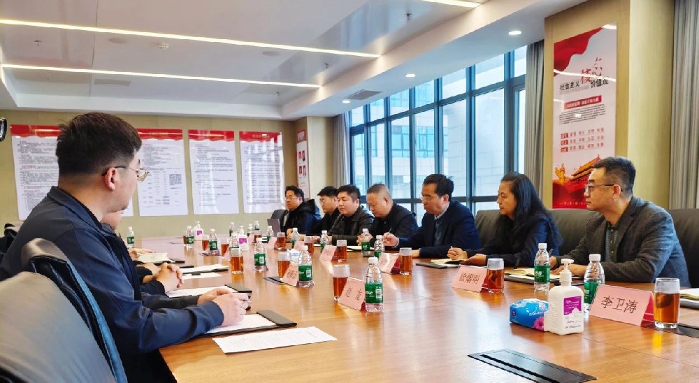 鄭州財稅金融職業(yè)學(xué)院及企業(yè)代表團(tuán)一行蒞臨鄭投科技創(chuàng)新園參觀考察